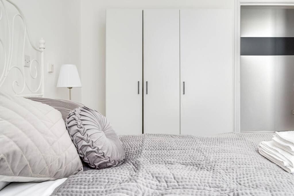 Luxury 2Bed Spacious Apartment- City Centre- Free Parking Бирмингам Екстериор снимка